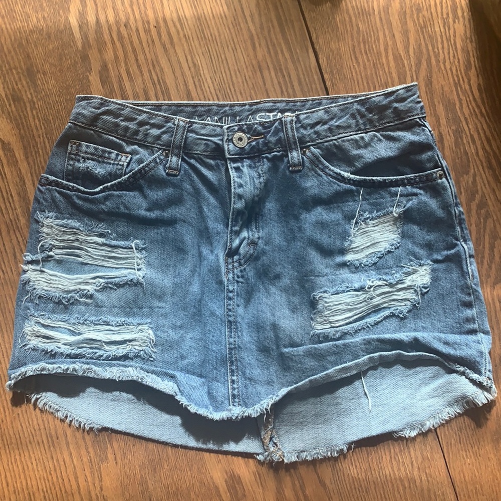 A miniskirt.